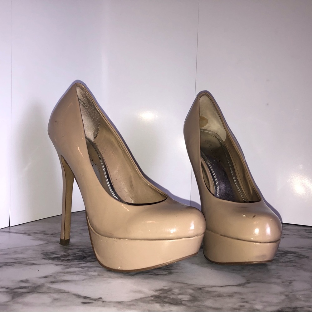 Patent nude pumps